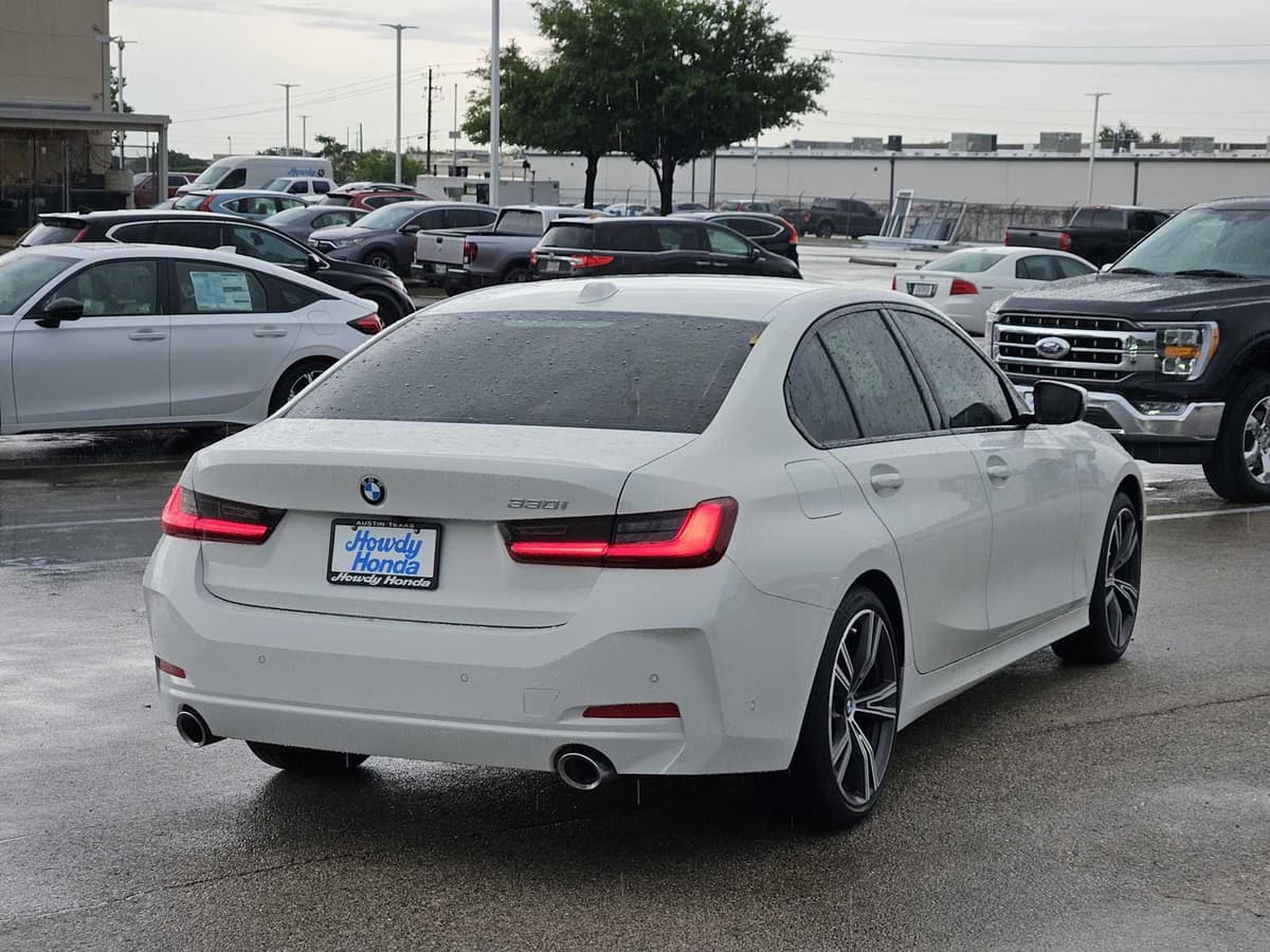 2023 BMW 330i - Image 5
