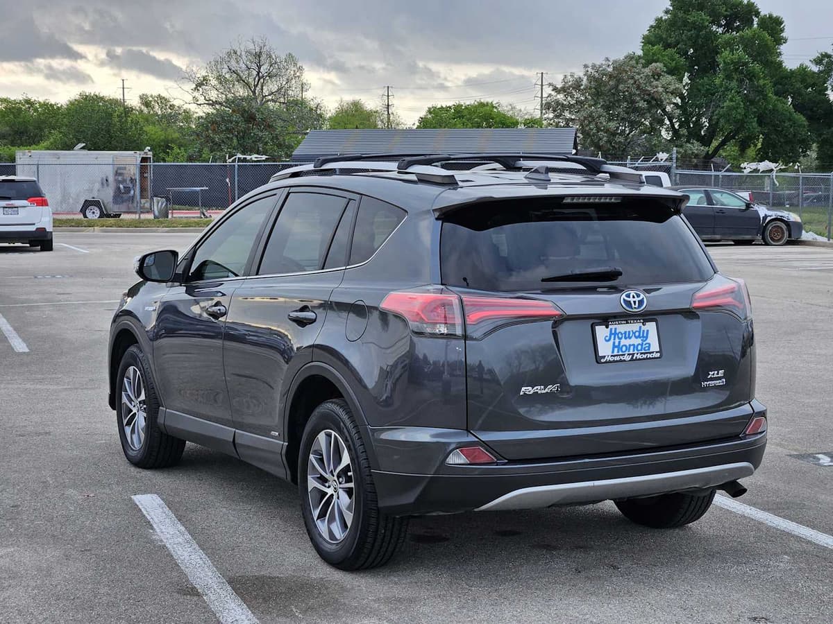 2017 Toyota RAV4 Hybrid - Image 5