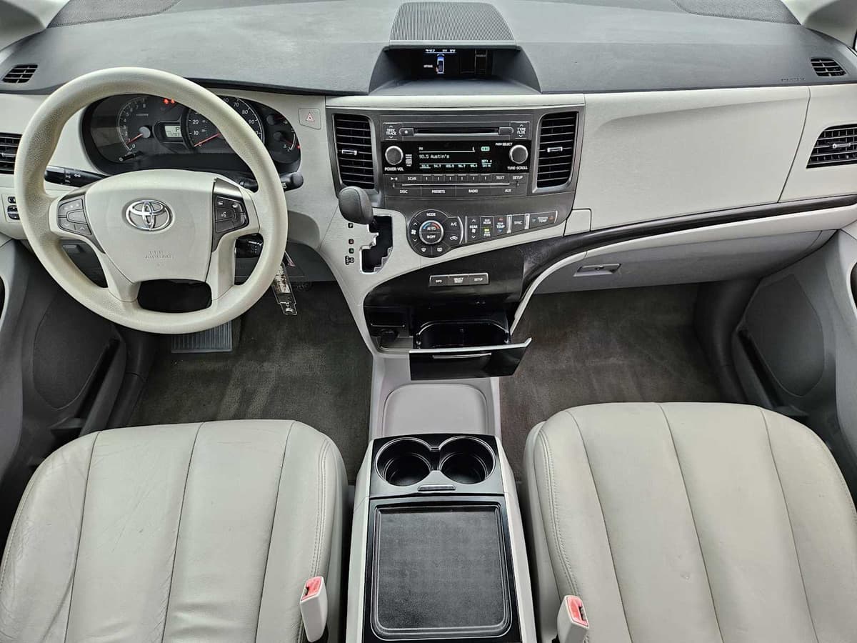 2014 Toyota Sienna - Image 24