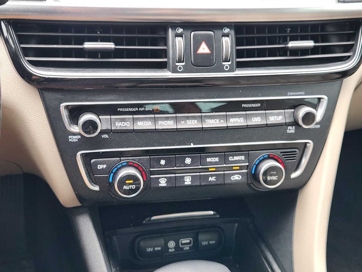 2018 Kia Optima - Image 19