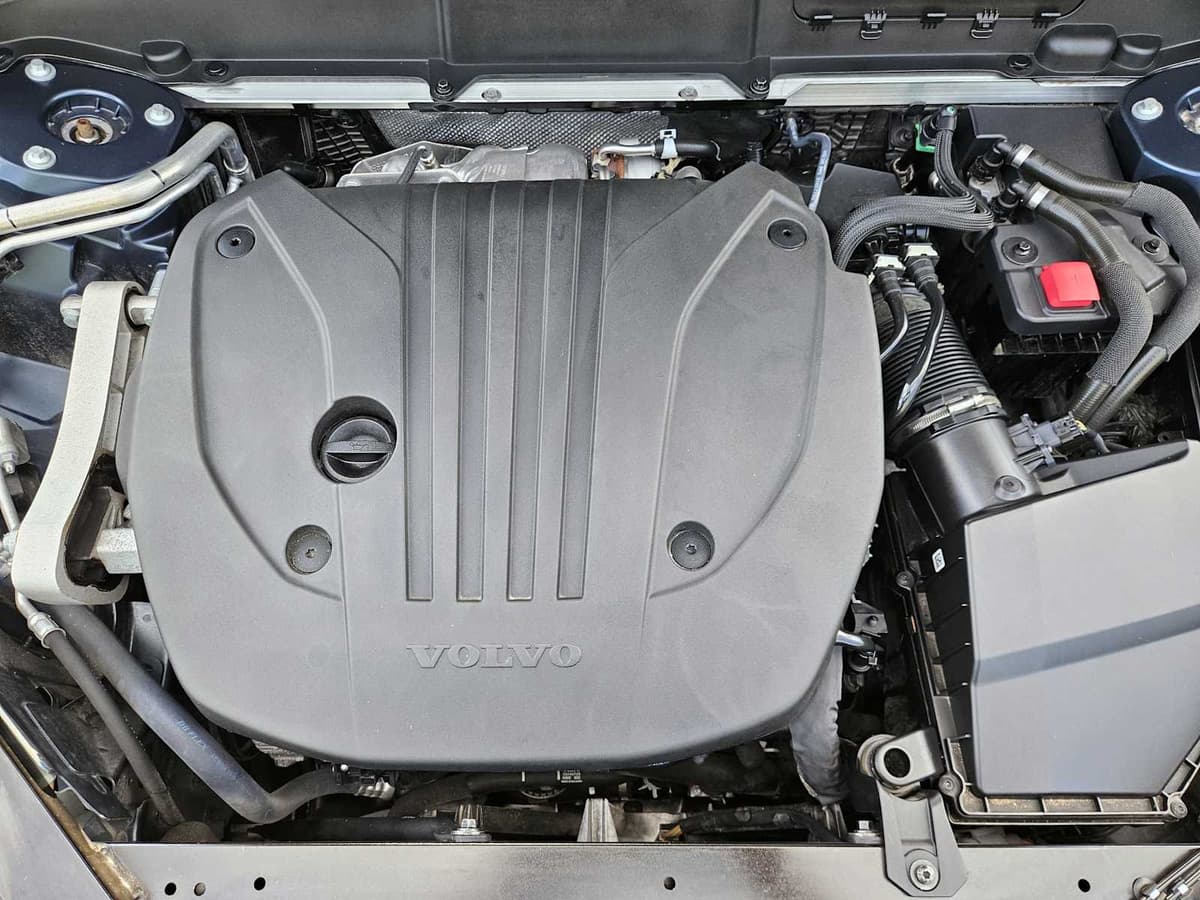 2023 Volvo XC60 - Image 30
