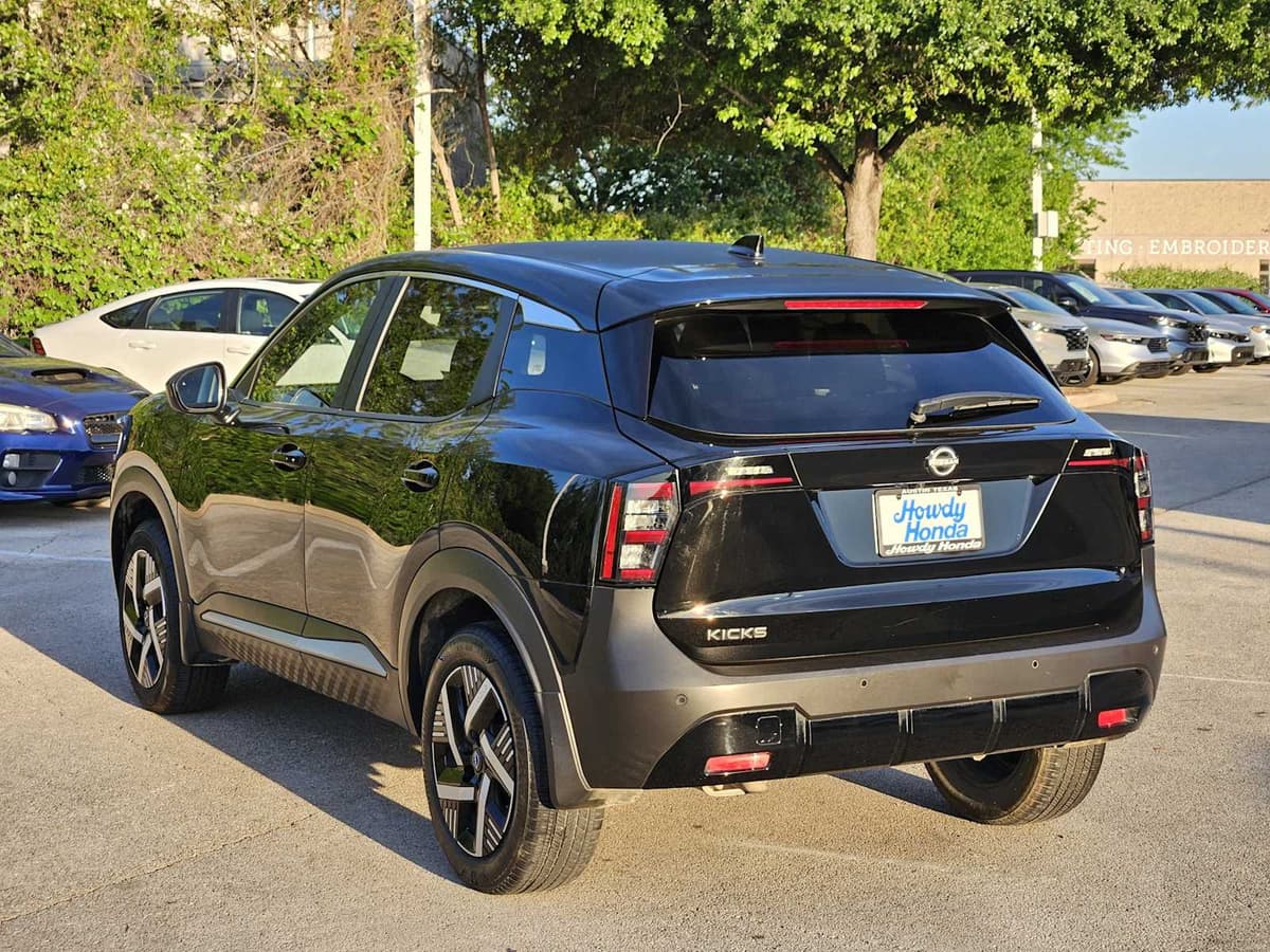 2025 Nissan Kicks - Image 5