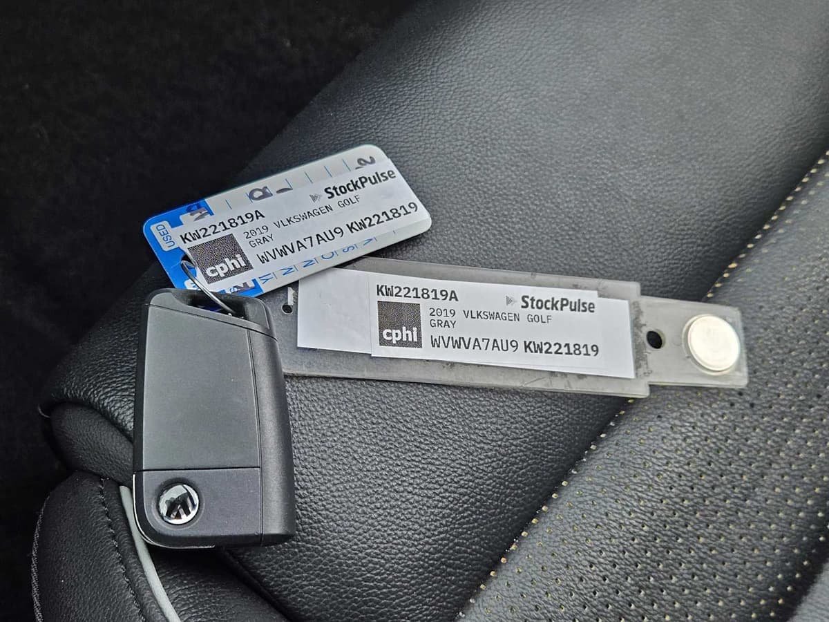 2019 Volkswagen Golf R - Image 32