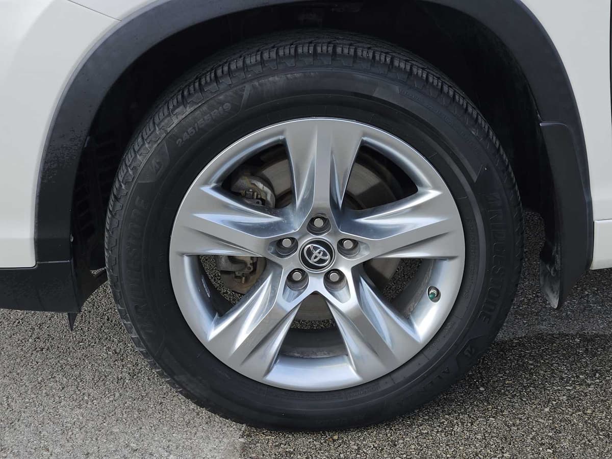 2017 Toyota Highlander - Image 9