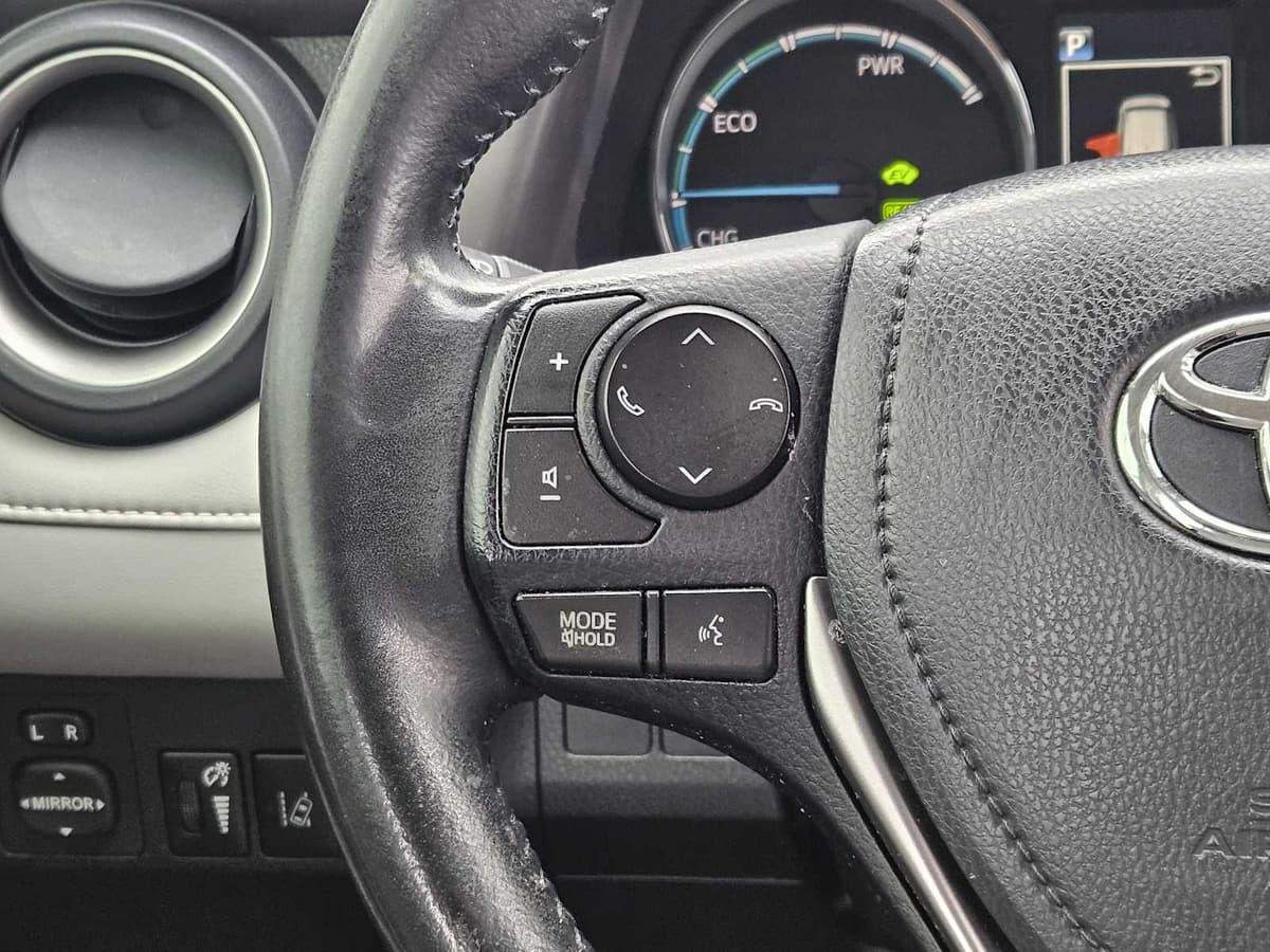 2017 Toyota RAV4 Hybrid - Image 28