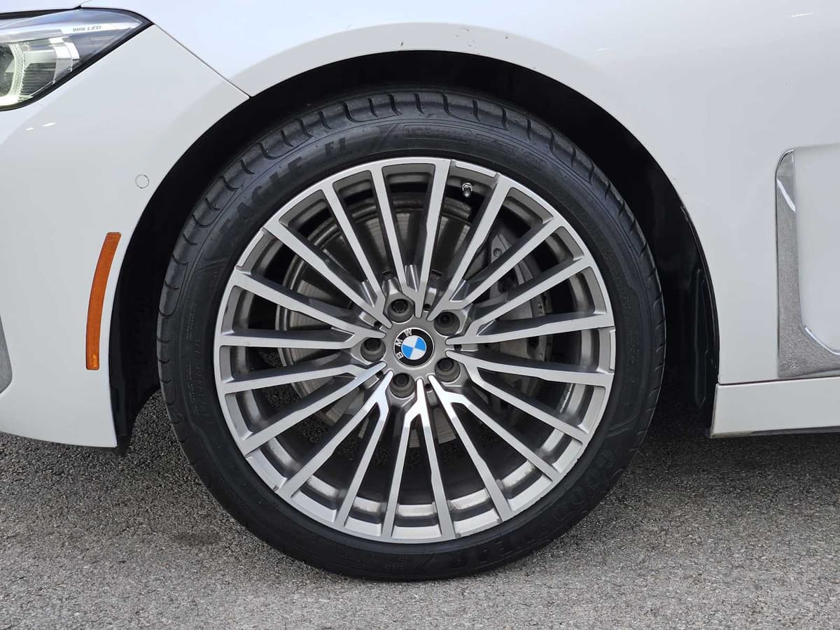 2020 BMW 740i - Image 9