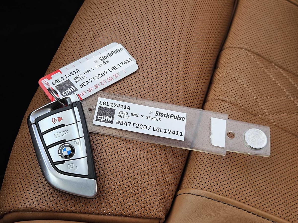 2020 BMW 740i - Image 32