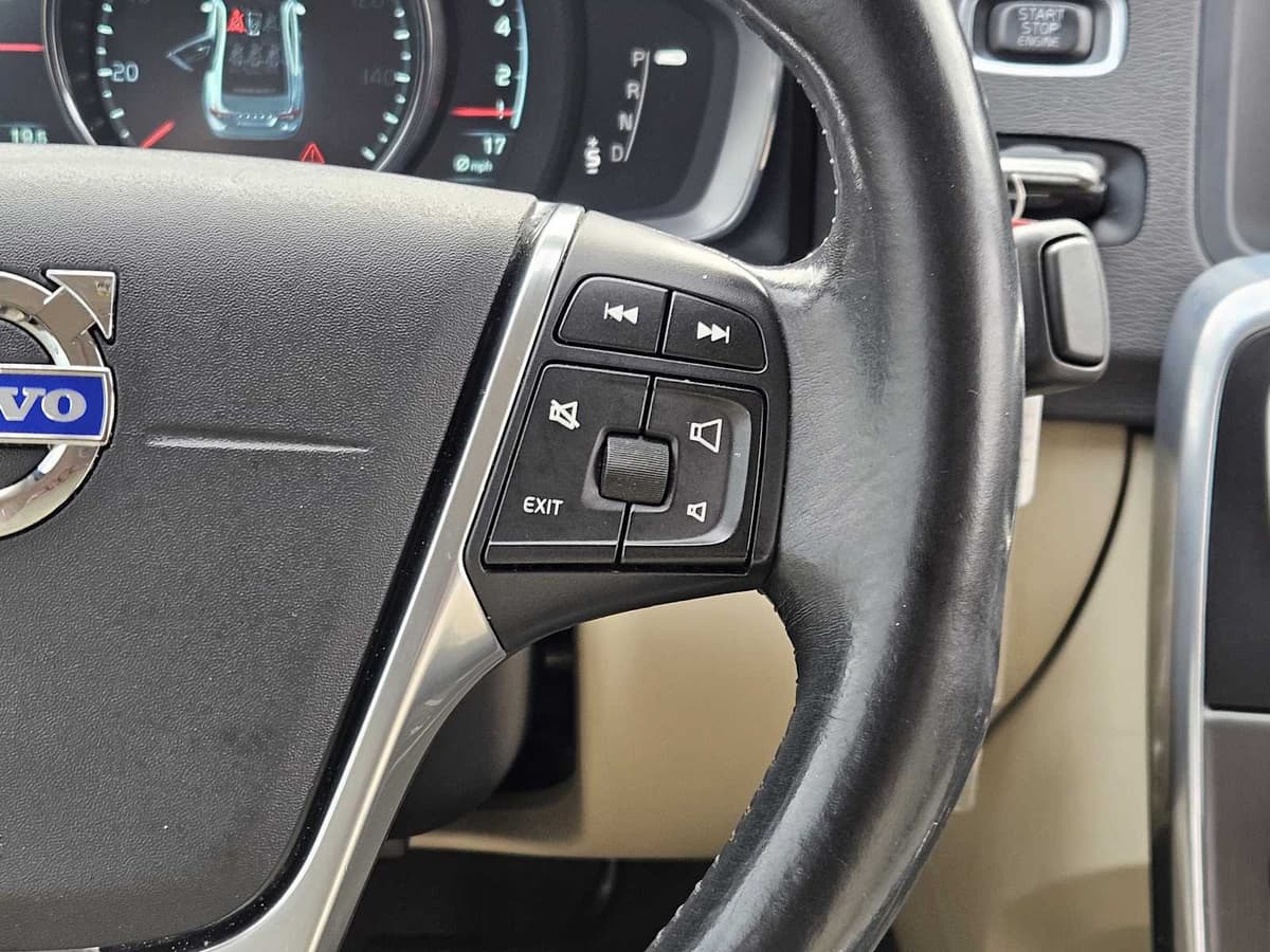 2015 Volvo S60 - Image 27