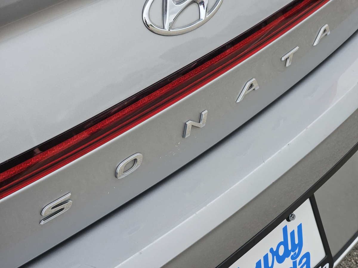 2021 Hyundai Sonata - Image 11
