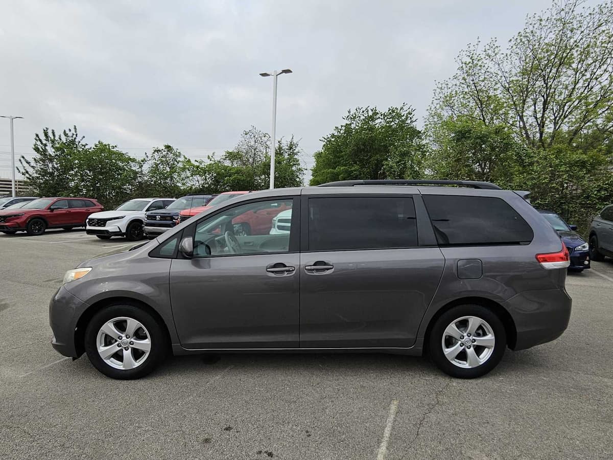 2014 Toyota Sienna - Image 4