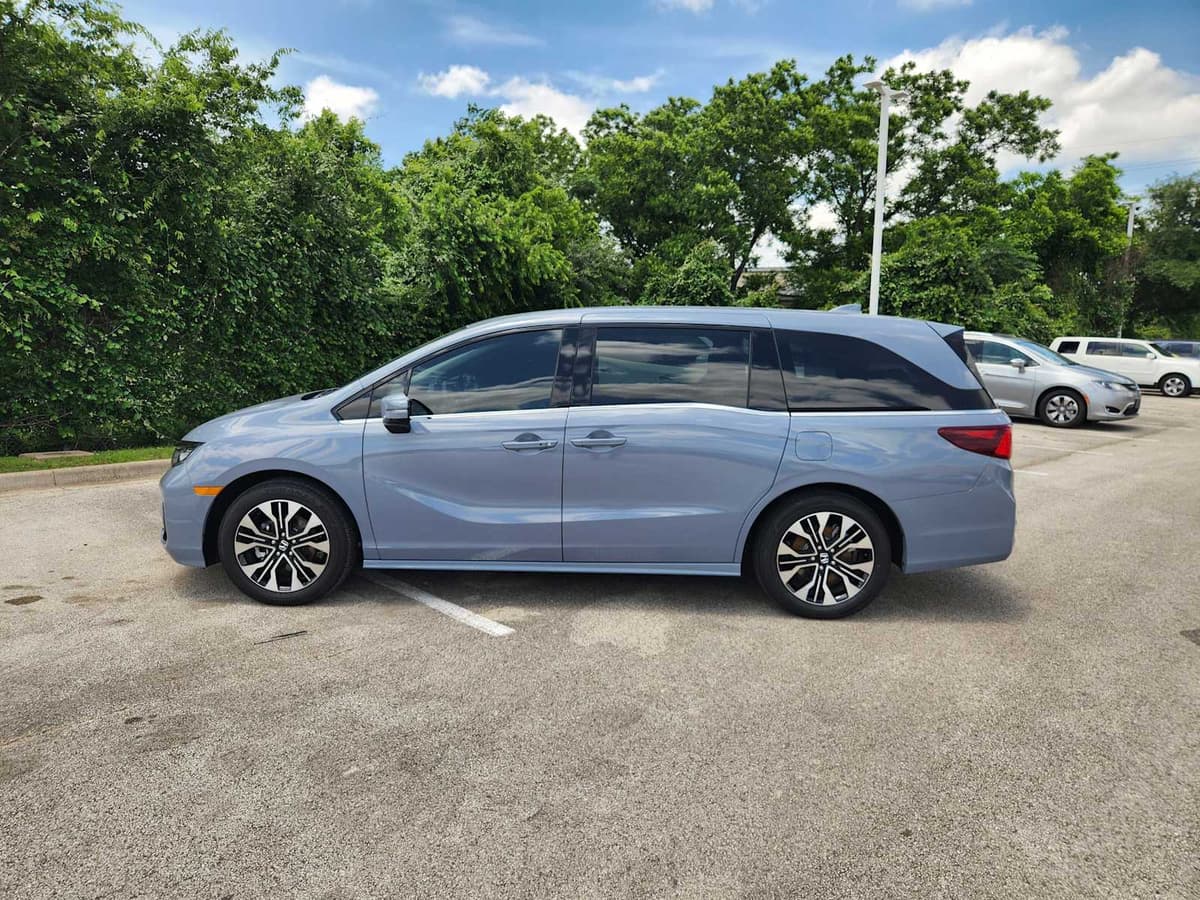 2026 Honda Odyssey - Image 4