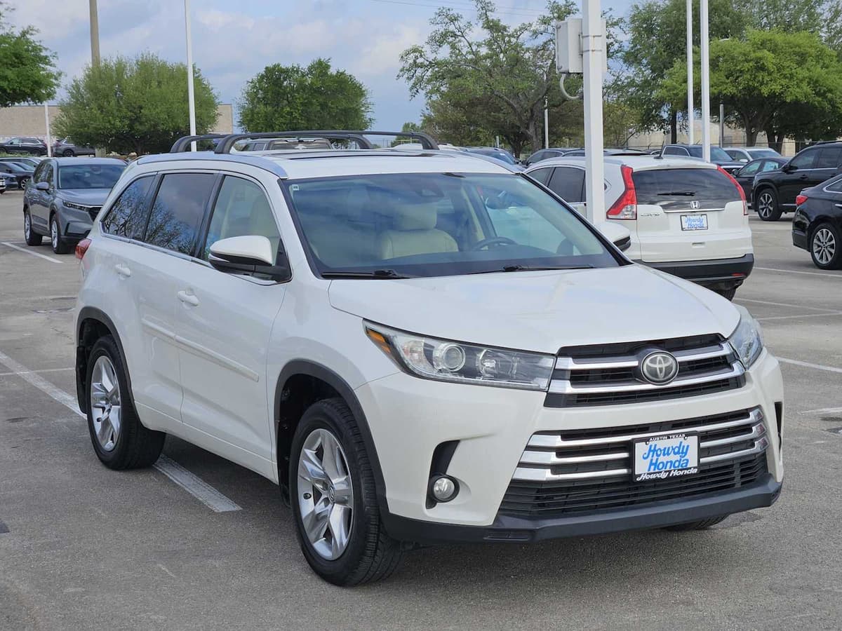2017 Toyota Highlander - Image 3