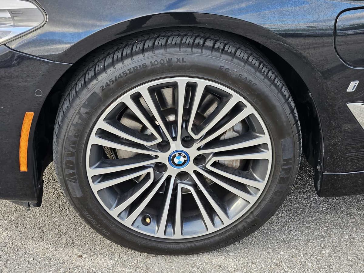 2018 BMW 530e iPerformance - Image 9