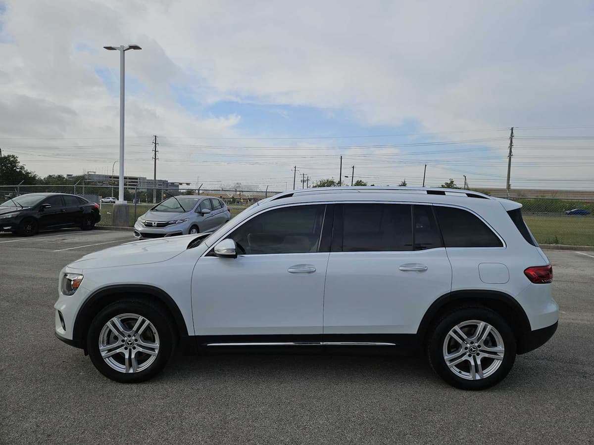 2022 Mercedes-Benz GLB 250 - Image 4