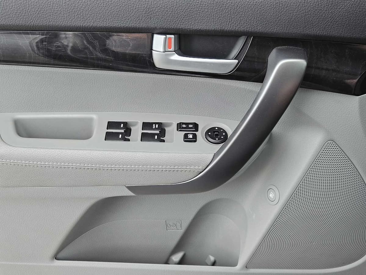 2015 Kia Sorento - Image 22