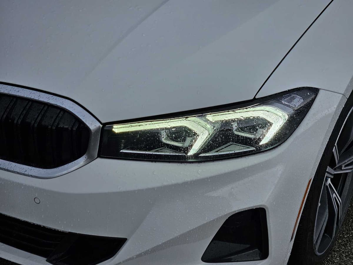 2023 BMW 330i - Image 7