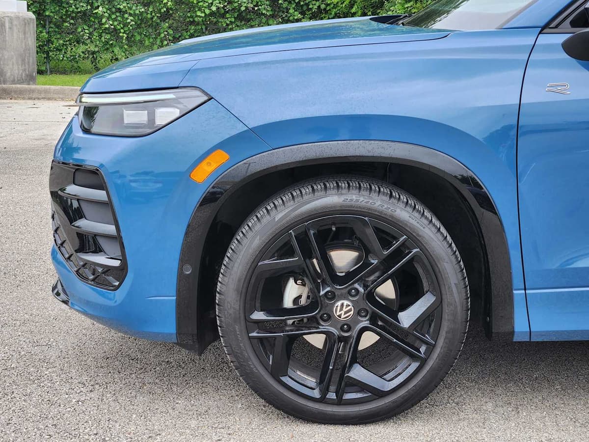 2025 Volkswagen Tiguan - Image 8
