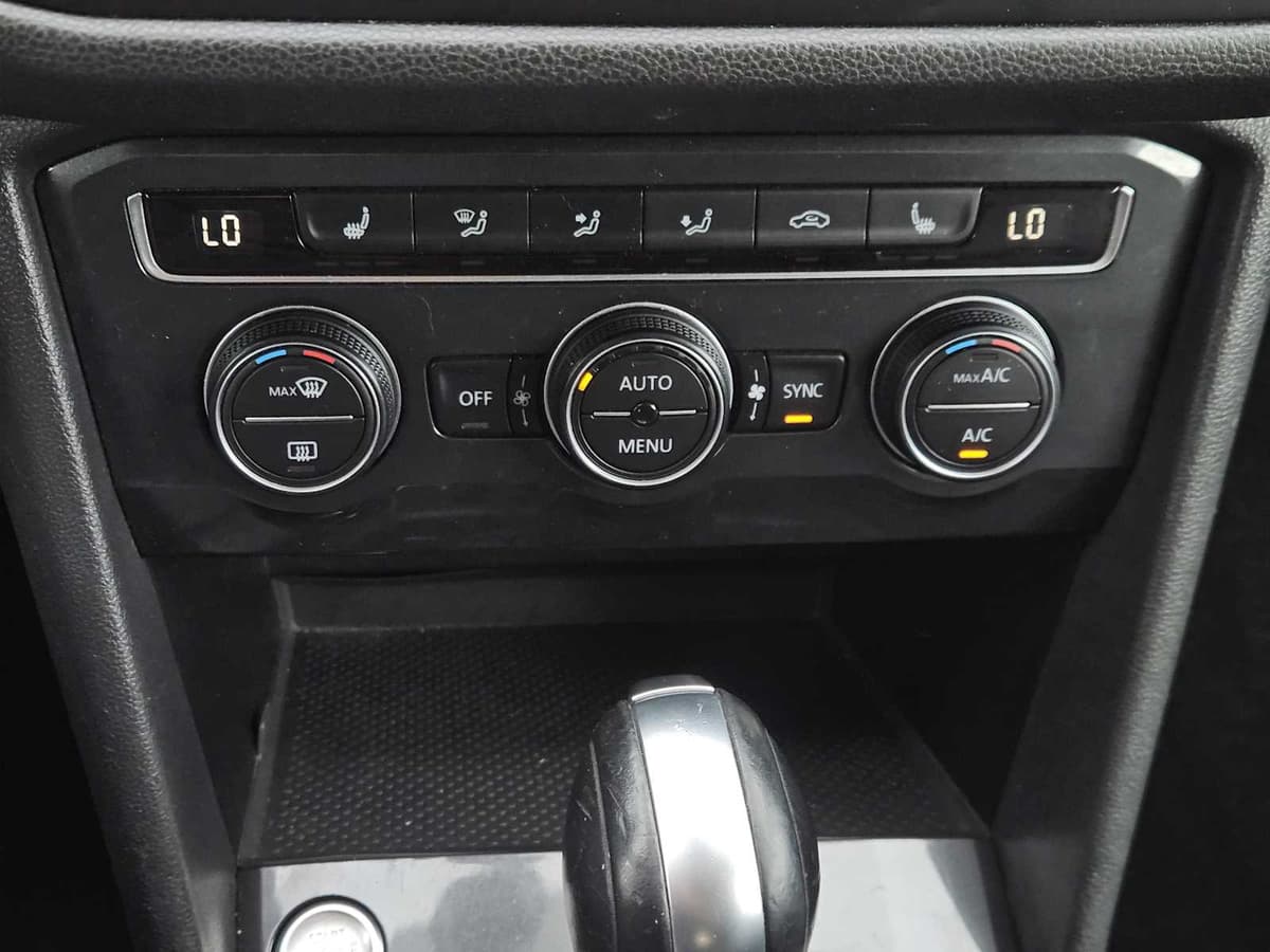 2018 Volkswagen Tiguan - Image 19