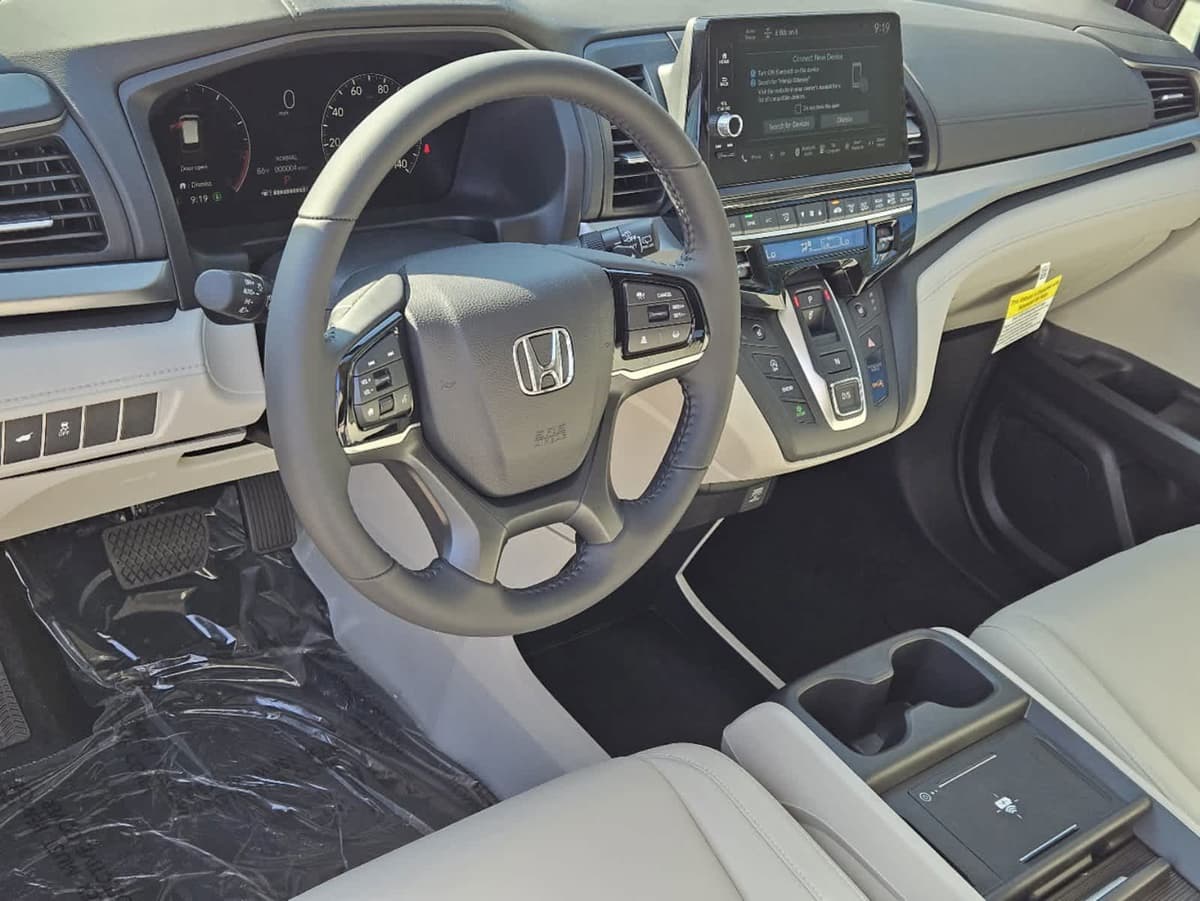 2026 Honda Odyssey - Image 2