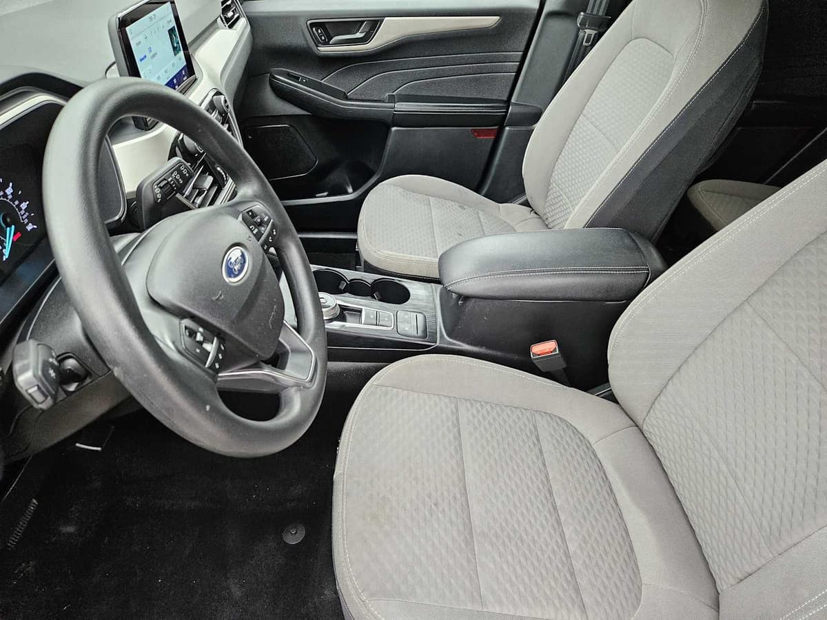 2022 Ford Escape - Image 13