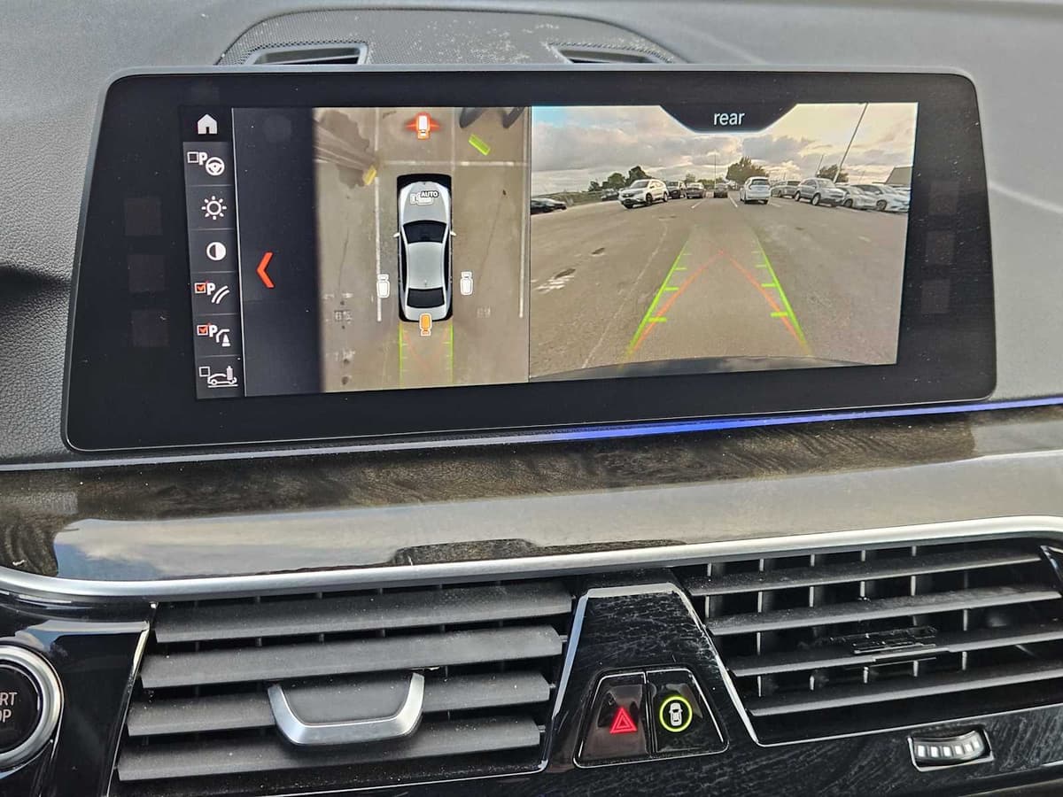 2018 BMW 530e iPerformance - Image 17