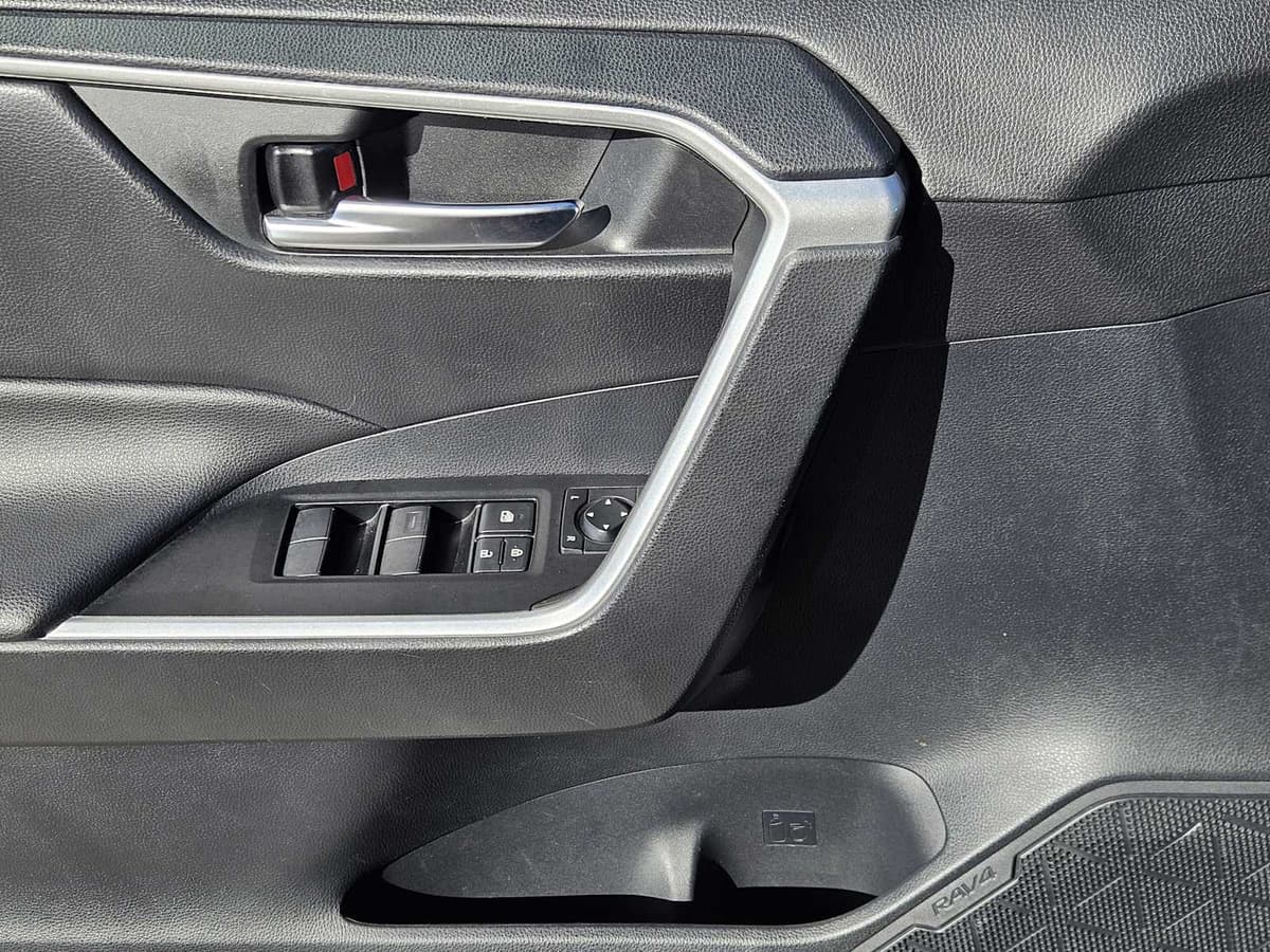 2021 Toyota RAV4 - Image 21