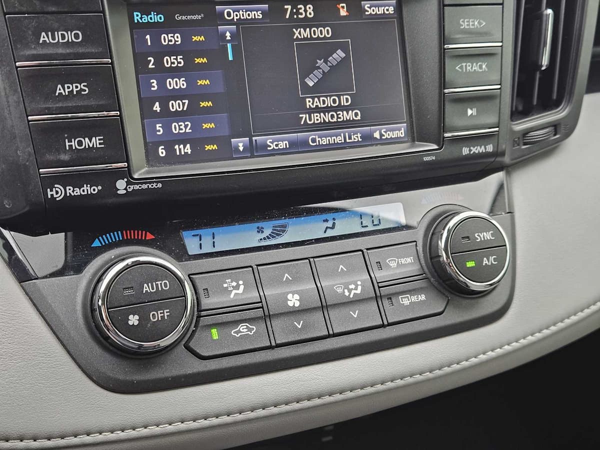 2017 Toyota RAV4 Hybrid - Image 19