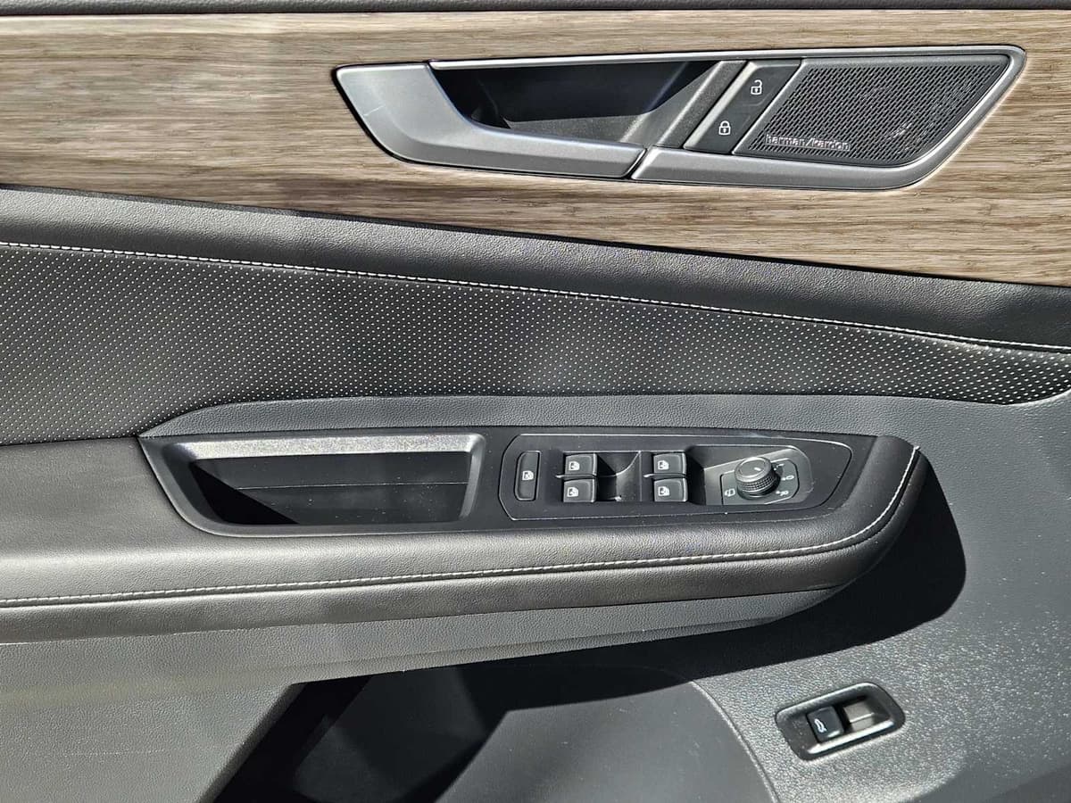 2024 Volkswagen Atlas - Image 23