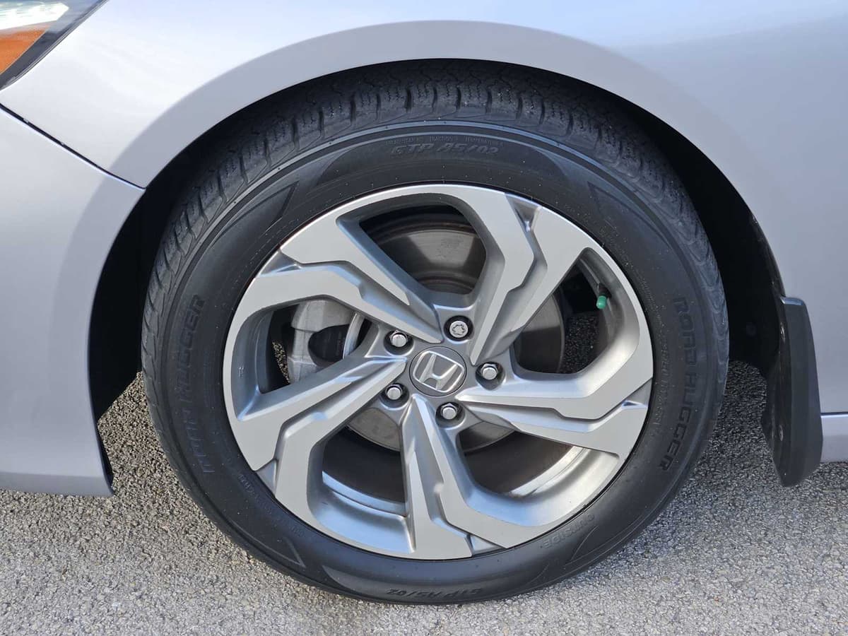 2018 Honda Accord Sedan - Image 9