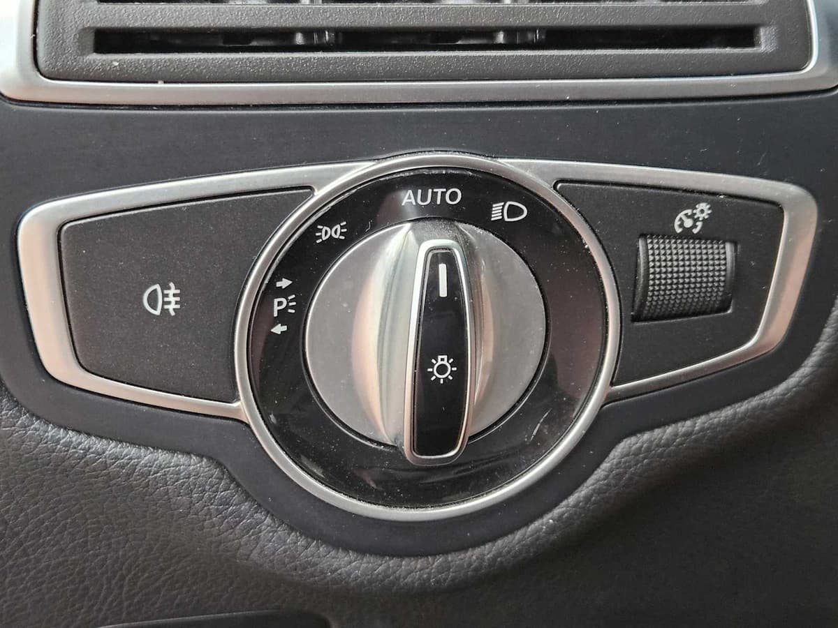 2016 Mercedes-Benz C 300 - Image 19