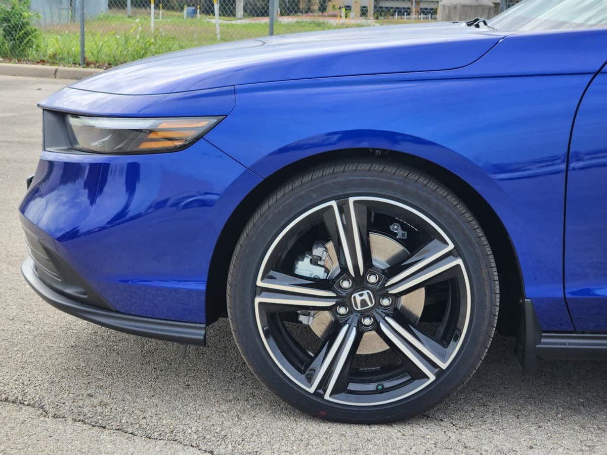 2025 Honda Accord Hybrid - Image 6