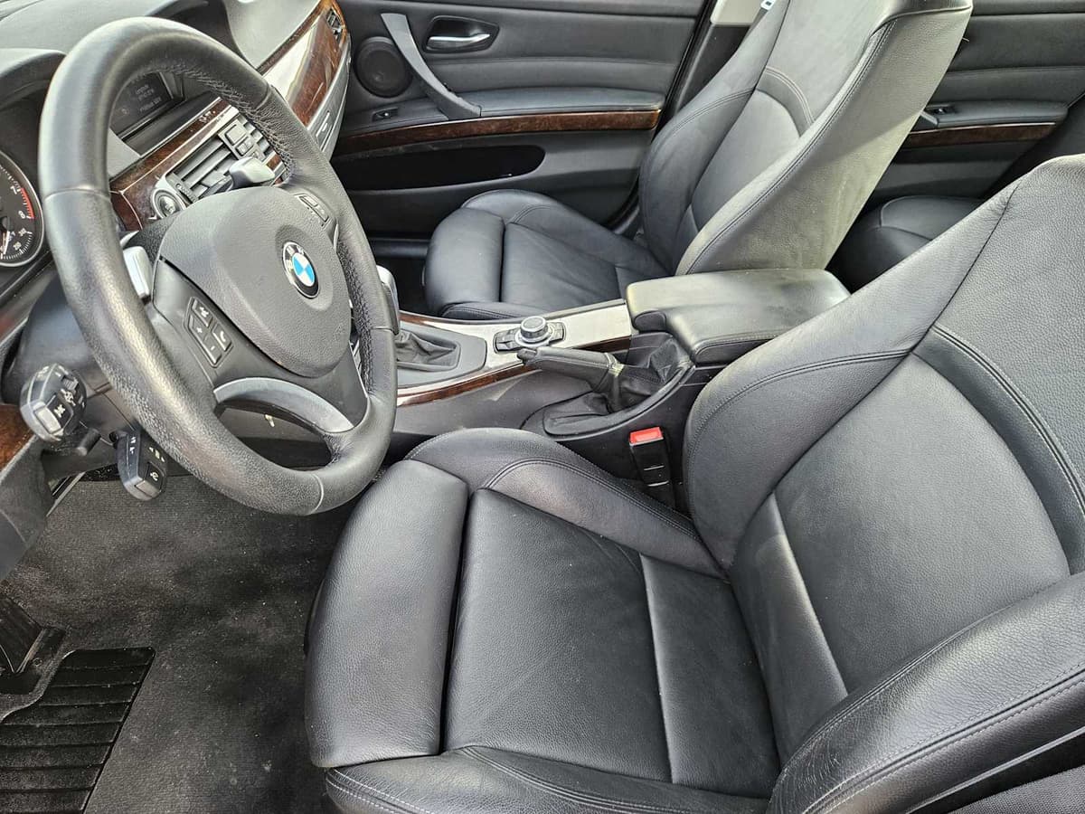 2009 BMW 335i xDrive - Image 13