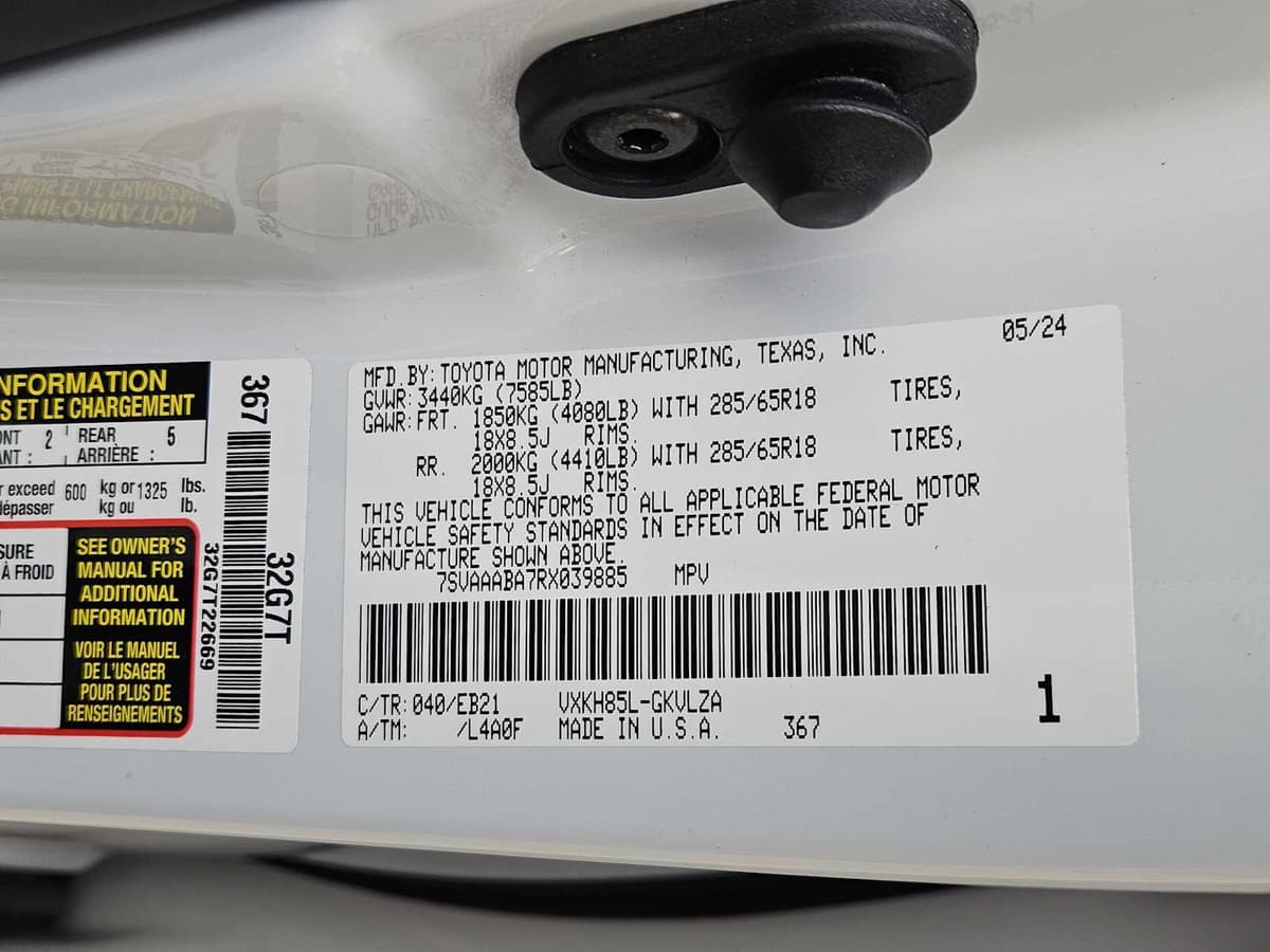 2024 Toyota Sequoia - Image 32