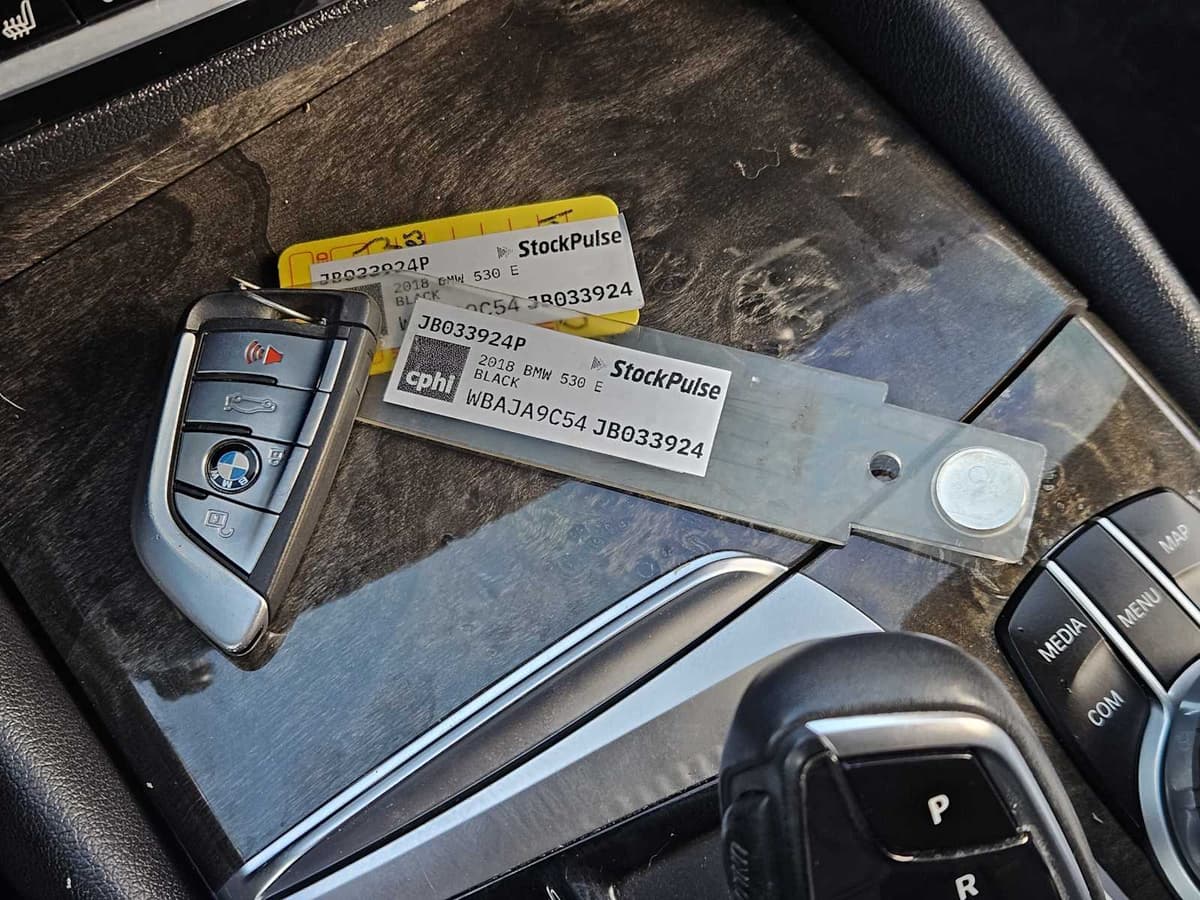 2018 BMW 530e iPerformance - Image 32