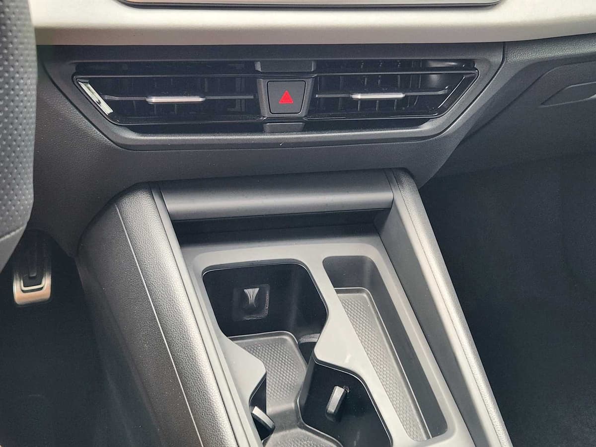 2025 Volkswagen Tiguan - Image 18