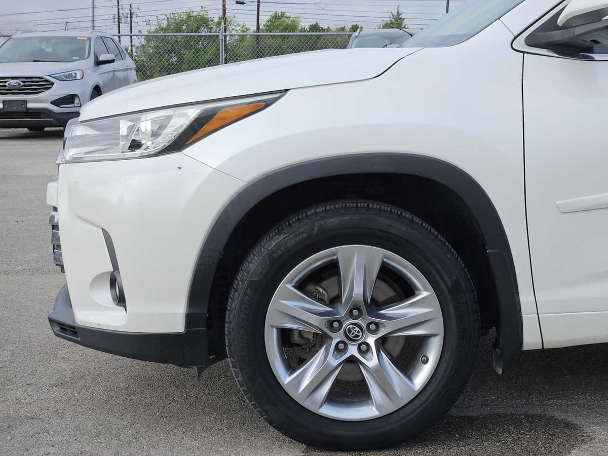 2017 Toyota Highlander - Image 8