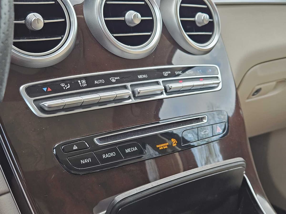 2017 Mercedes-Benz GLC 300 - Image 16