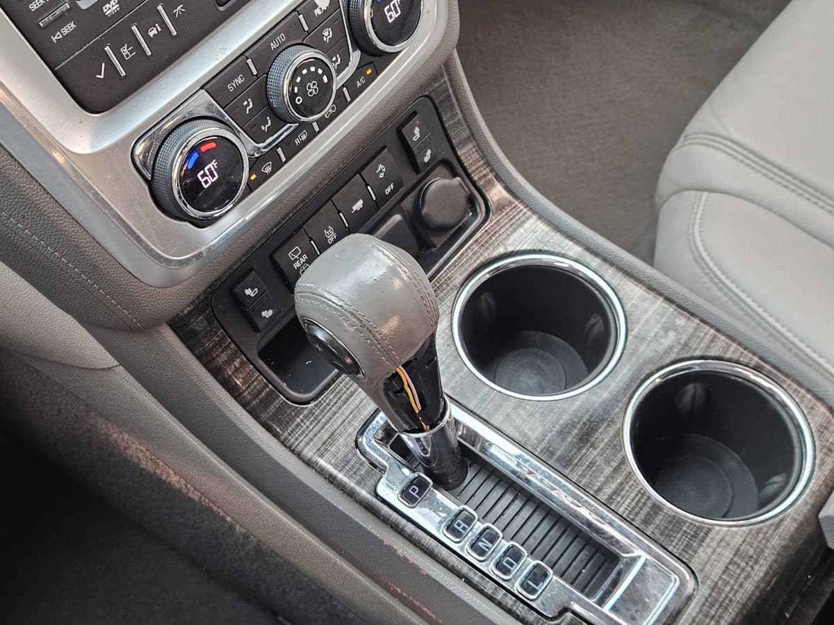 2015 GMC Acadia - Image 18