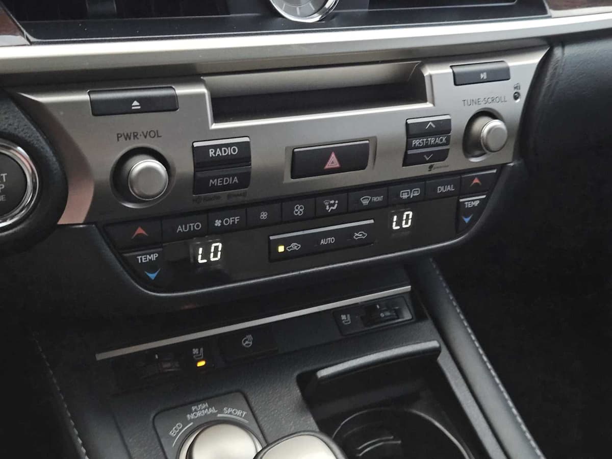 2016 LEXUS ES 350 - Image 18