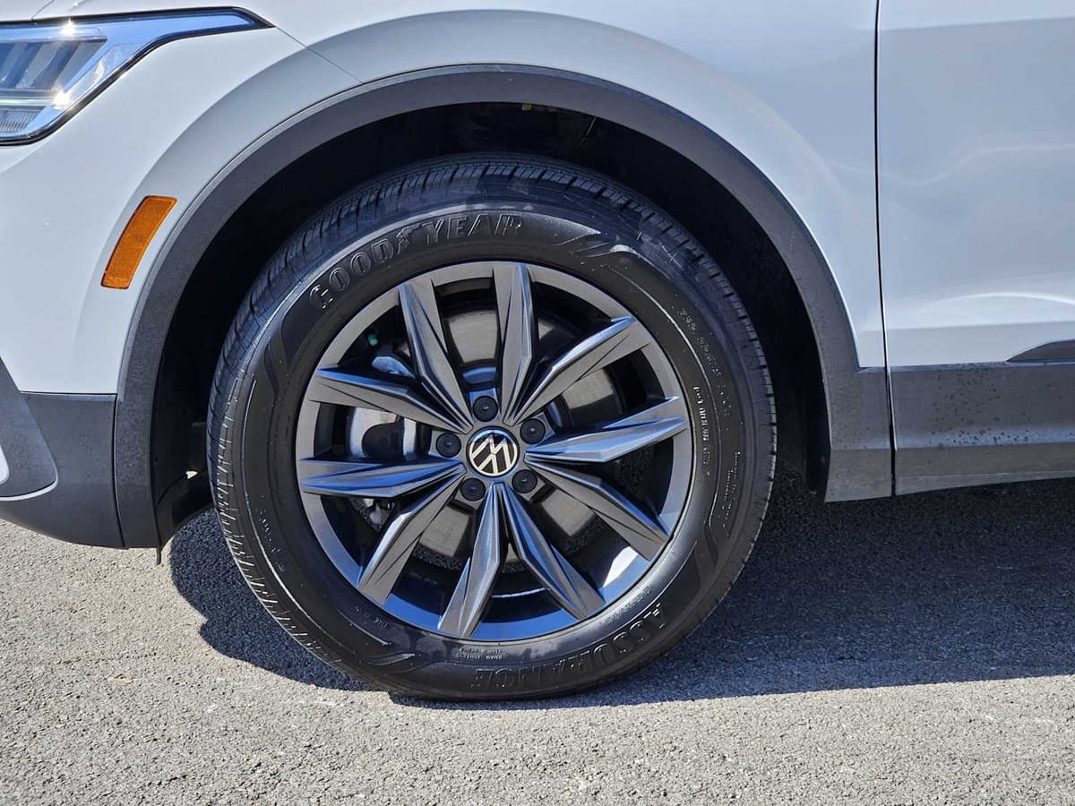 2023 Volkswagen Tiguan - Image 9