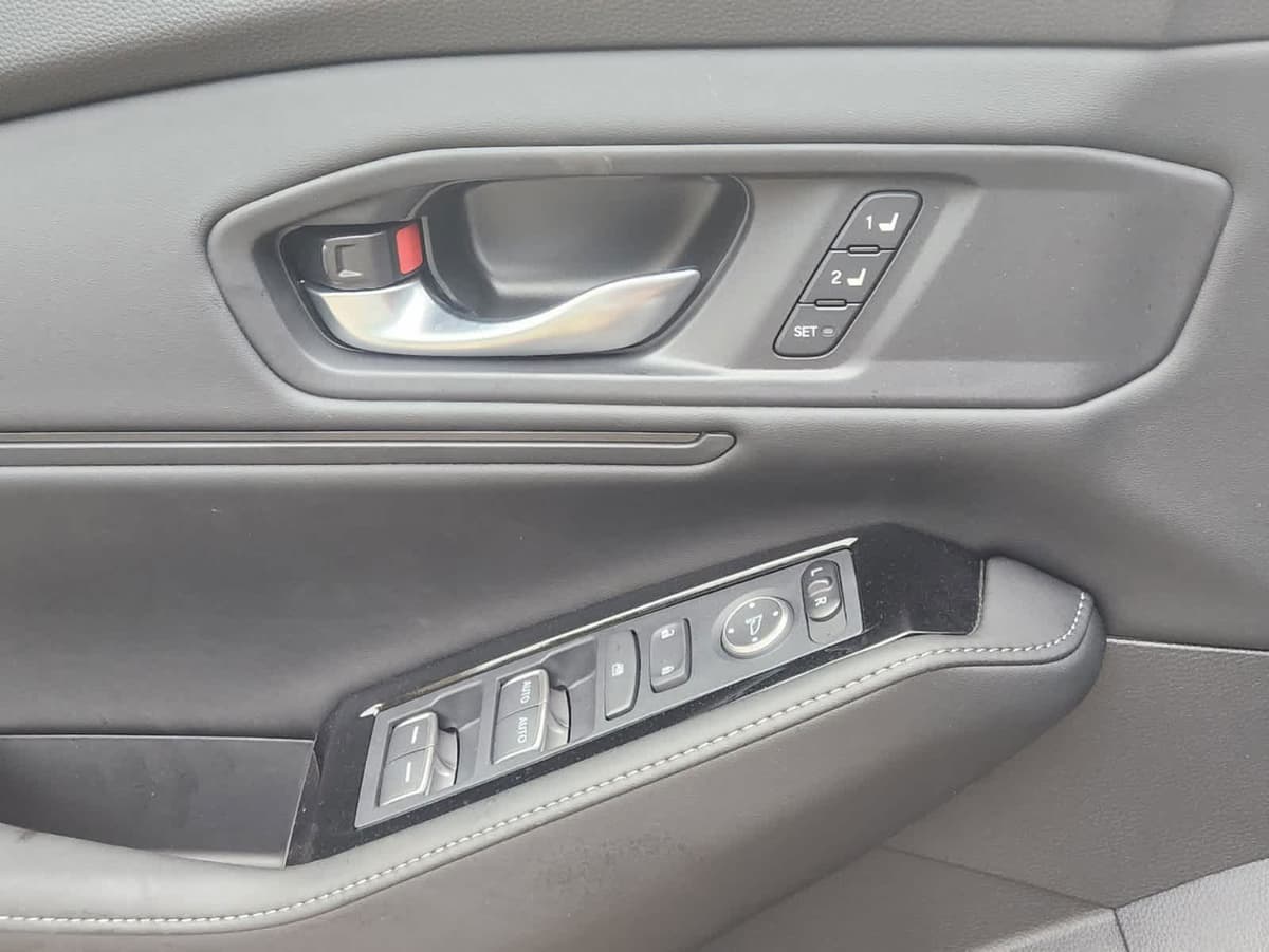 2025 Honda Accord Hybrid - Image 16