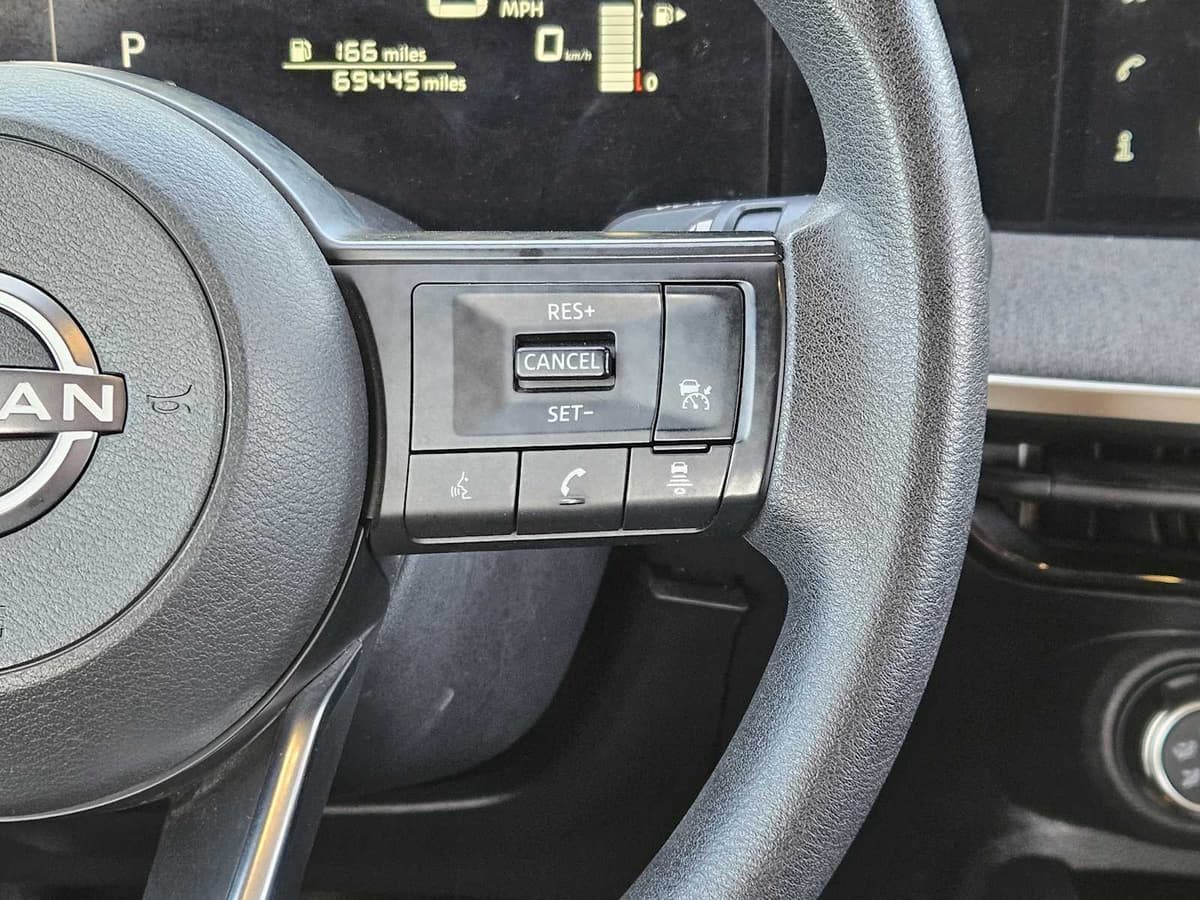 2025 Nissan Kicks - Image 26