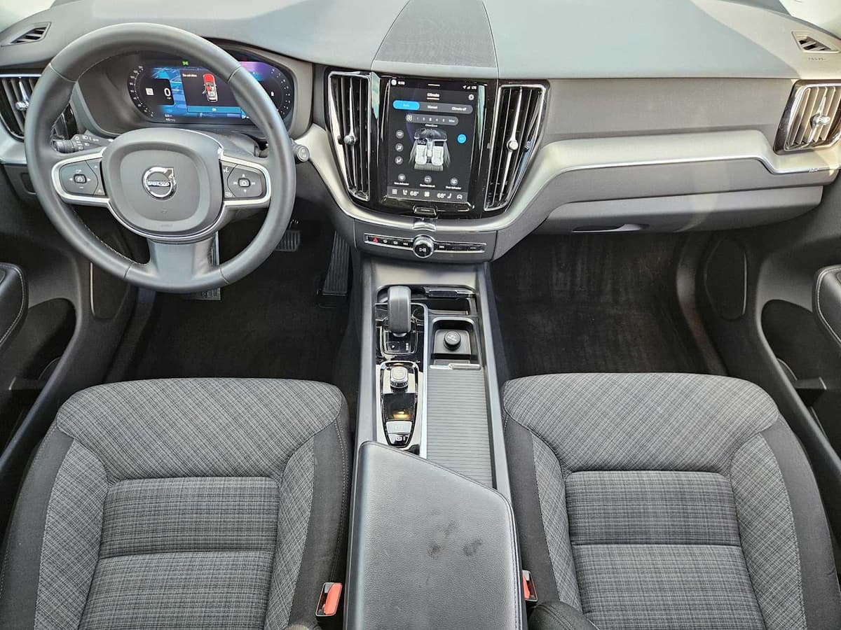2023 Volvo XC60 - Image 25