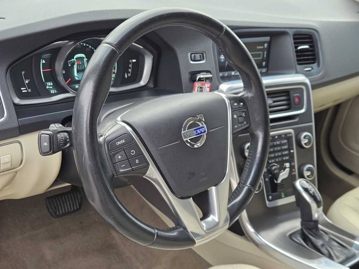 2015 Volvo S60 - Image 2