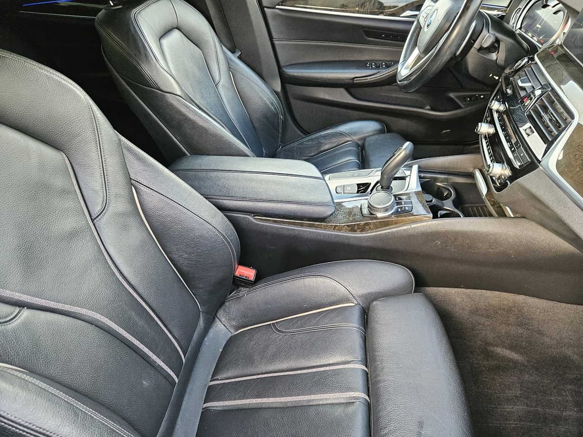 2018 BMW 530e iPerformance - Image 13