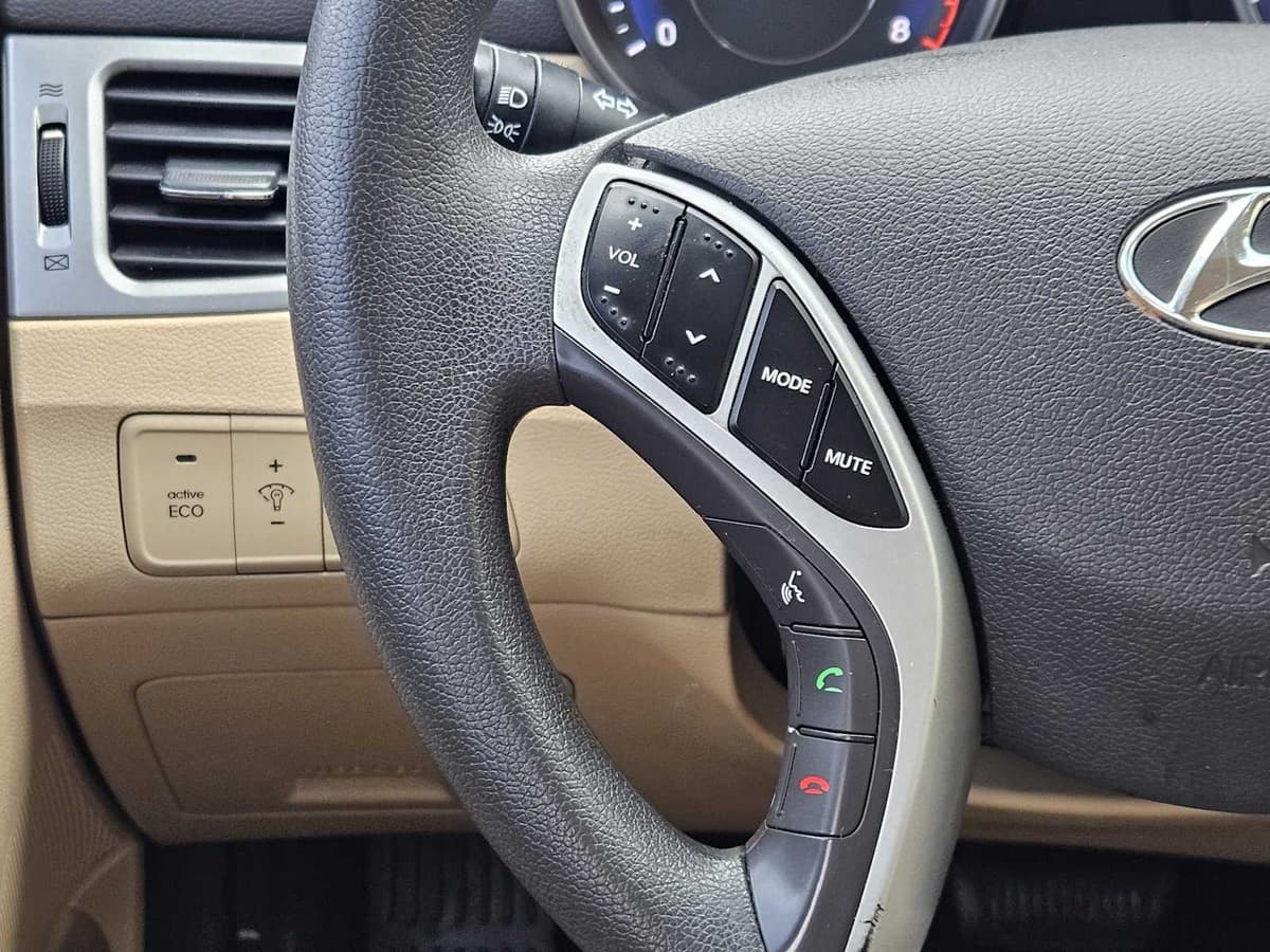 2012 Hyundai Elantra - Image 24