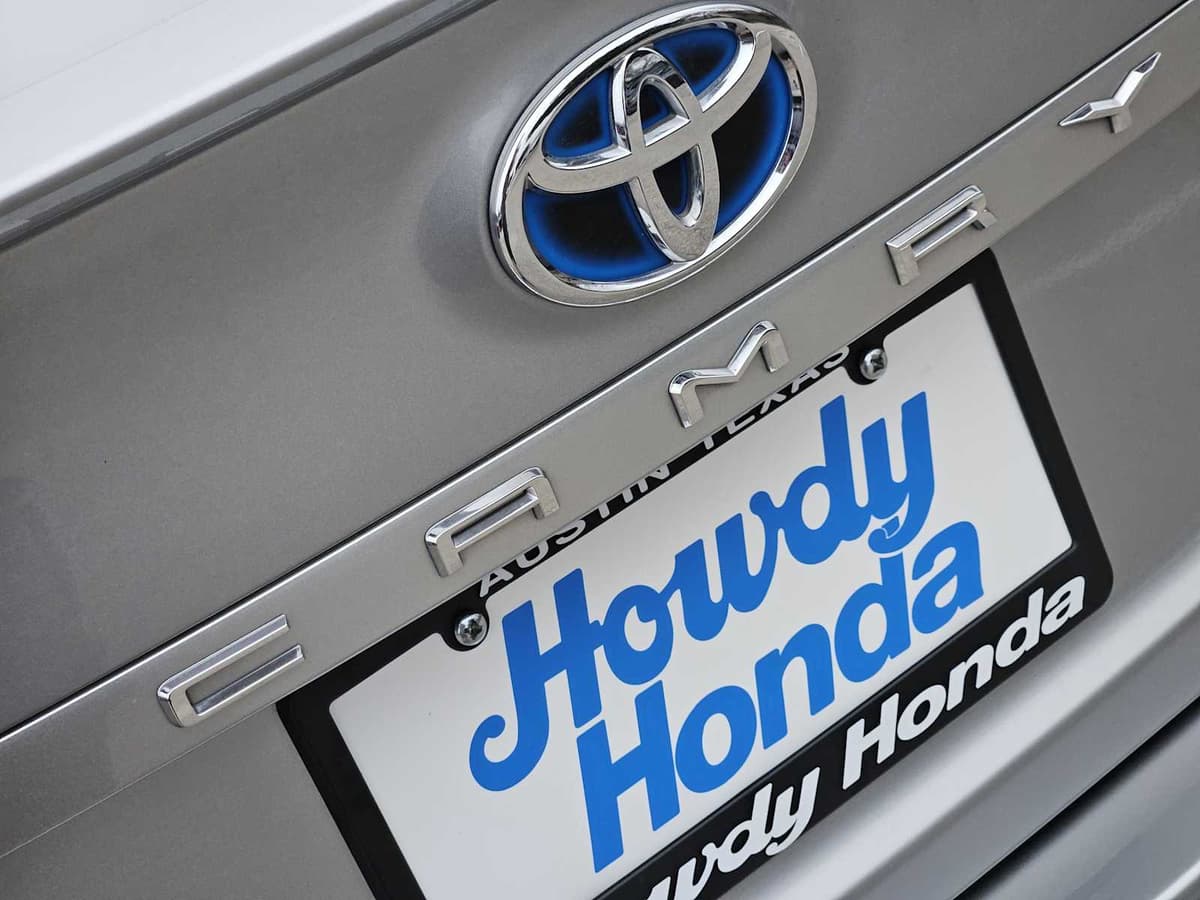 2019 Toyota Camry - Image 11