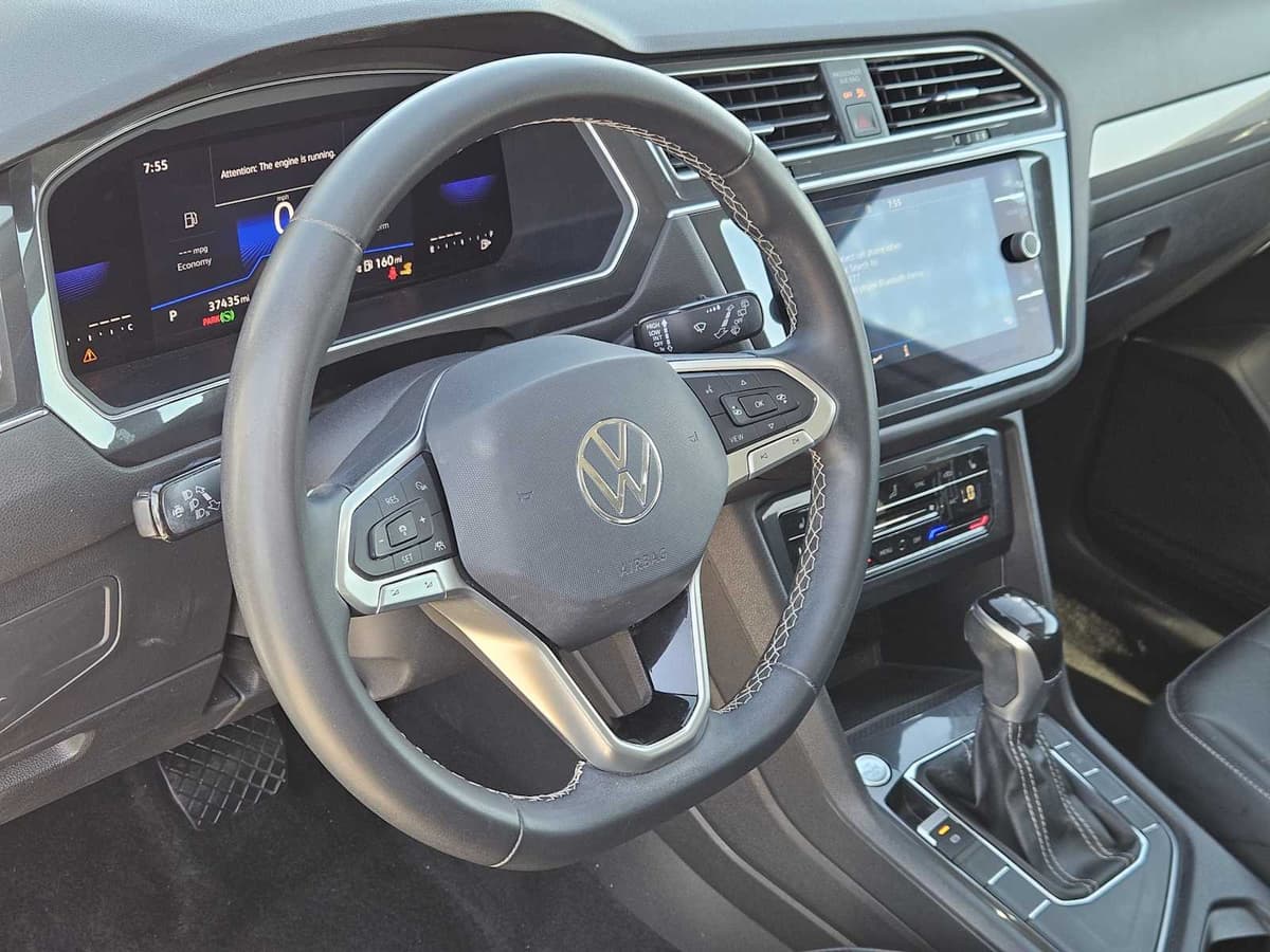 2023 Volkswagen Tiguan - Image 2