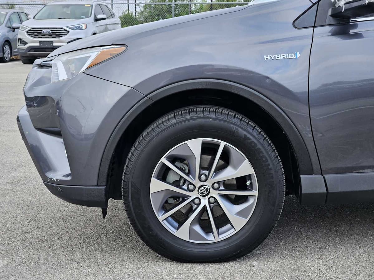2017 Toyota RAV4 Hybrid - Image 8