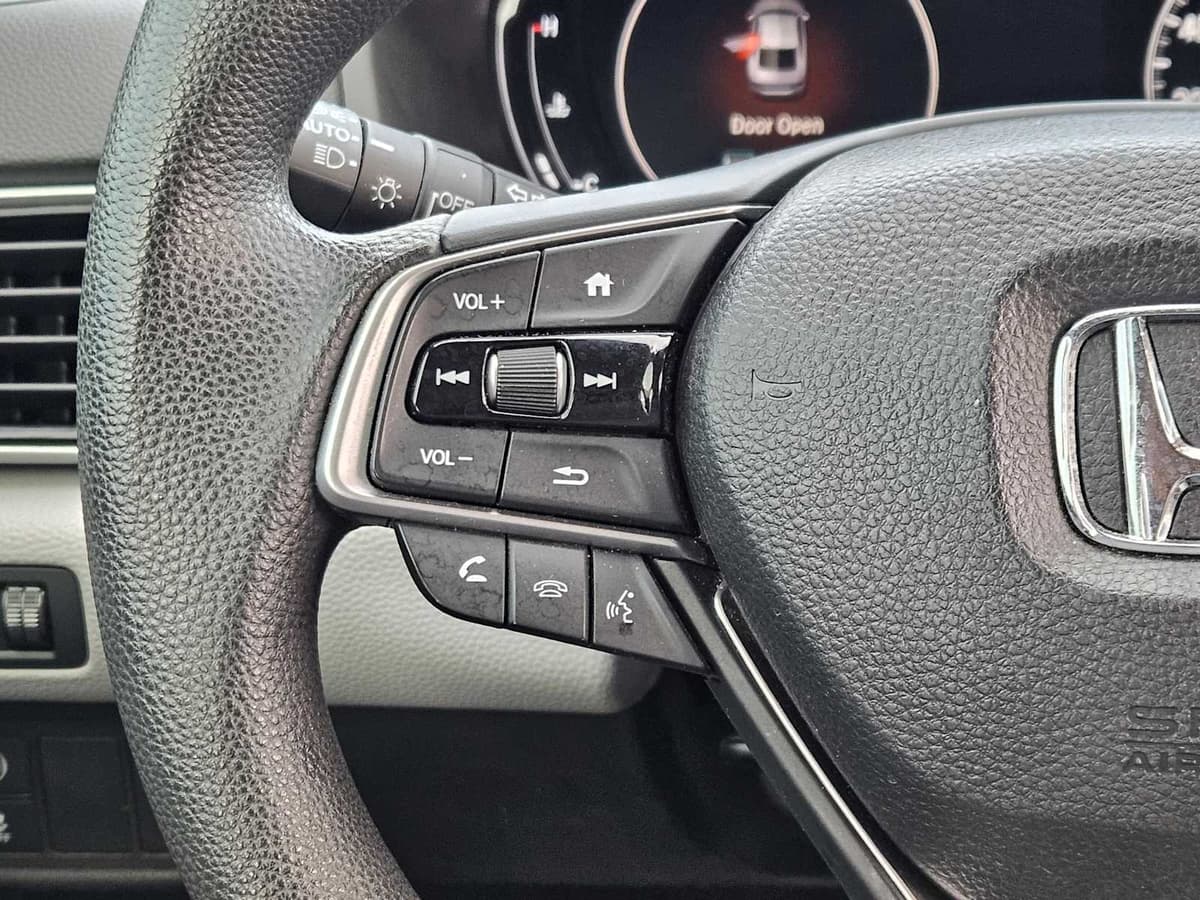 2018 Honda Accord Sedan - Image 26